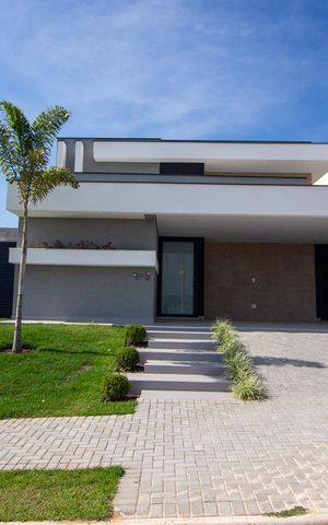 Casa de condomínio para alugar com 159m², 3 quartos e 4 vagas Casa de condomínio para alugar com 159m², 3 quartos e 4 vagasFachada