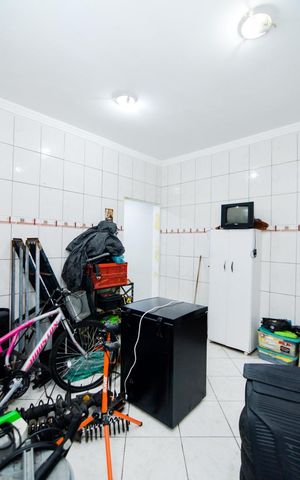 Casa à venda com 200m², 3 quartos e 2 vagasÁrea de Serviço - Quarto de Serviço