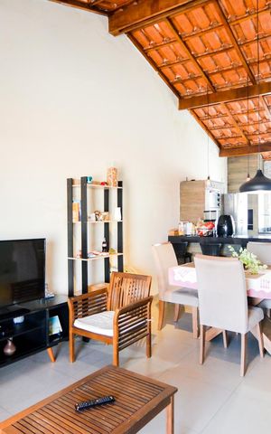 Casa à venda com 200m², 3 quartos e 2 vagasSala