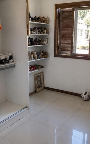 Casa à venda com 240m², 3 quartos e 5 vagas
