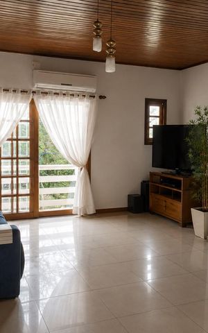 Casa à venda com 240m², 3 quartos e 5 vagas Casa à venda com 240m², 3 quartos e 5 vagasSala