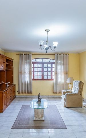 Casa à venda com 225m², 3 quartos e 4 vagas Casa à venda com 225m², 3 quartos e 4 vagasSala