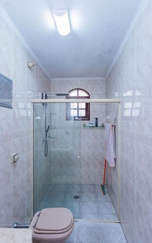 Casa à venda com 225m², 3 quartos e 4 vagas Casa à venda com 225m², 3 quartos e 4 vagasBanheiro
