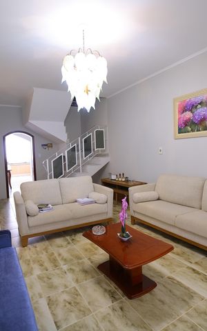 Casa à venda com 331m², 3 quartos e 5 vagasSala