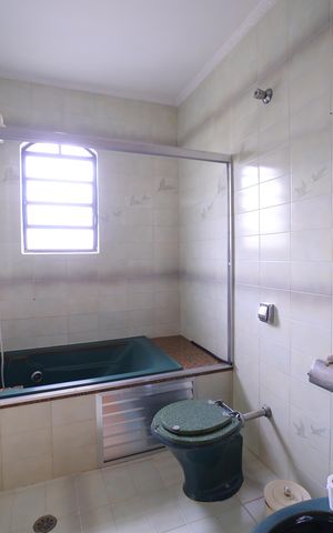 Casa à venda com 331m², 3 quartos e 5 vagasBanheiro do Quarto 3