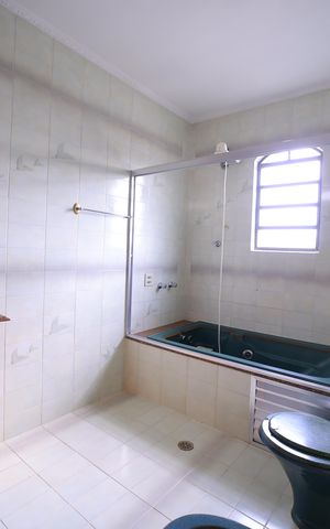 Casa à venda com 331m², 3 quartos e 5 vagasBanheiro do Quarto 3