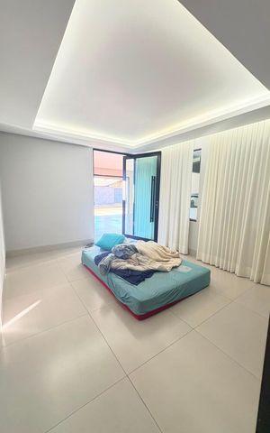 Casa à venda com 360m², 3 quartos e 4 vagas Casa à venda com 360m², 3 quartos e 4 vagasQuarto