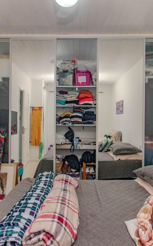 Casa à venda com 150m², 2 quartos e 4 vagas Casa à venda com 150m², 2 quartos e 4 vagasQuarto 2