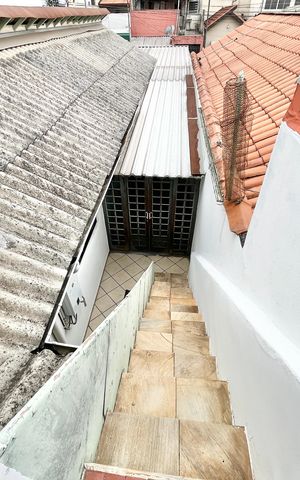 Casa à venda com 147m², 2 quartos e 1 vaga Casa à venda com 147m², 2 quartos e 1 vagaEscada
