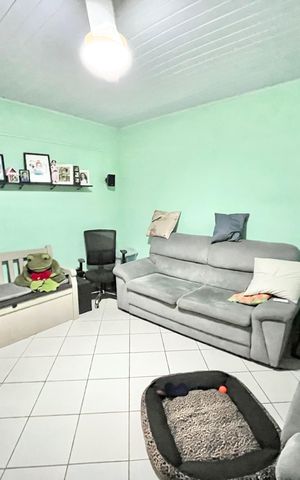 Casa à venda com 147m², 2 quartos e 1 vaga Casa à venda com 147m², 2 quartos e 1 vagaSala