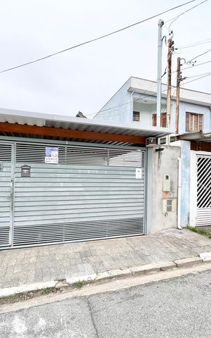 Casa à venda com 147m², 2 quartos e 1 vaga Casa à venda com 147m², 2 quartos e 1 vagaFachada/Placa