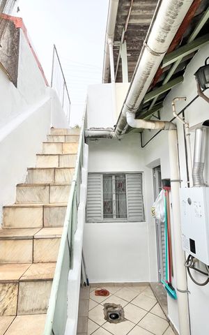 Casa à venda com 147m², 2 quartos e 1 vaga Casa à venda com 147m², 2 quartos e 1 vagaEscada