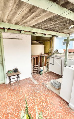 Casa à venda com 147m², 2 quartos e 1 vaga Casa à venda com 147m², 2 quartos e 1 vagaVaranda