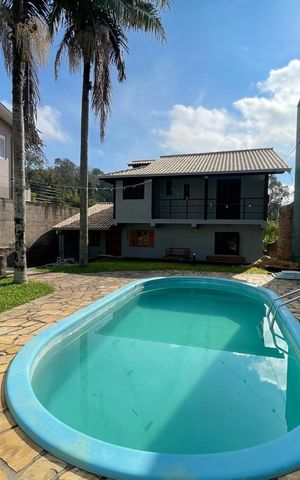 Casa à venda com 130m², 3 quartos e 2 vagas