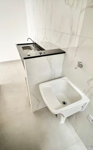 Apartamento à venda com 40m², 2 quartos e sem vaga Apartamento à venda com 40m², 2 quartos e sem vagaCozinha e Área de Serviço