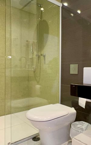 Apartamento à venda com 273m², 3 quartos e 2 vagas Apartamento à venda com 273m², 3 quartos e 2 vagasBanheiro da Suíte 1