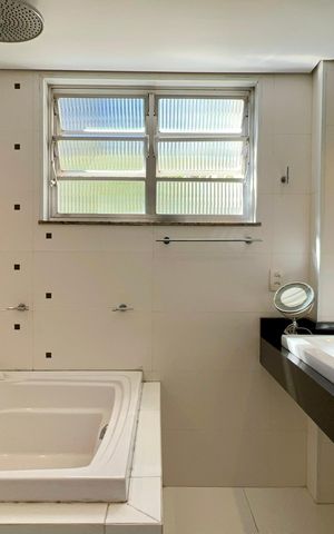 Apartamento à venda com 273m², 3 quartos e 2 vagas Apartamento à venda com 273m², 3 quartos e 2 vagasBanheiro da Suíte 2