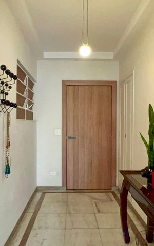 Apartamento à venda com 273m², 3 quartos e 2 vagas Apartamento à venda com 273m², 3 quartos e 2 vagasEntrada
