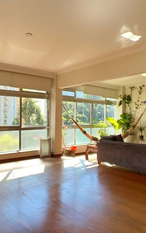Apartamento à venda com 273m², 3 quartos e 2 vagas Apartamento à venda com 273m², 3 quartos e 2 vagasSala