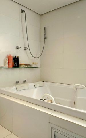 Apartamento à venda com 273m², 3 quartos e 2 vagas Apartamento à venda com 273m², 3 quartos e 2 vagasBanheiro da Suíte 2