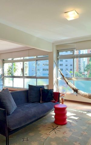 Apartamento à venda com 273m², 3 quartos e 2 vagas Apartamento à venda com 273m², 3 quartos e 2 vagasSala