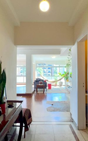 Apartamento à venda com 273m², 3 quartos e 2 vagas Apartamento à venda com 273m², 3 quartos e 2 vagasEntrada