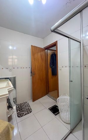 Casa à venda com 229m², 4 quartos e 2 vagasBanheiro da Suíte 1