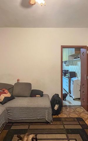 Casa à venda com 229m², 4 quartos e 2 vagasSala