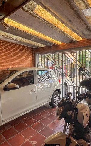 Casa à venda com 229m², 4 quartos e 2 vagasGaragem