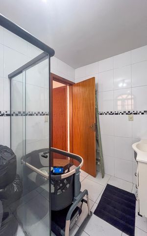 Casa à venda com 229m², 4 quartos e 2 vagasBanheiro da Suíte 2