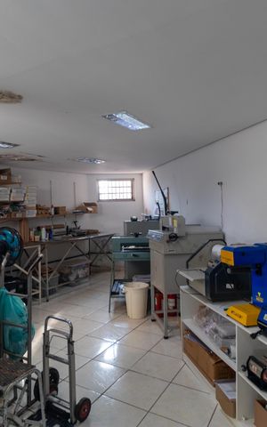 Casa à venda com 360m², 3 quartos e 2 vagas Casa à venda com 360m², 3 quartos e 2 vagasEscritório anexo