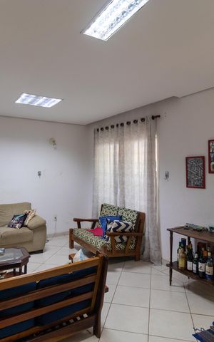 Casa à venda com 360m², 3 quartos e 2 vagas Casa à venda com 360m², 3 quartos e 2 vagasSalas