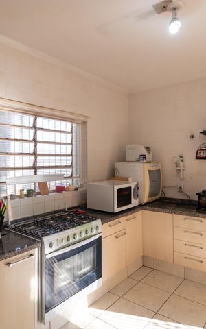 Casa à venda com 360m², 3 quartos e 2 vagas Casa à venda com 360m², 3 quartos e 2 vagasCozinha