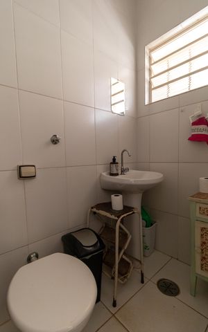 Casa à venda com 360m², 3 quartos e 2 vagas Casa à venda com 360m², 3 quartos e 2 vagasBanheiro de serviço