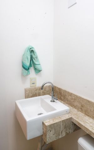 Apartamento à venda com 96m², 2 quartos e 1 vaga Apartamento à venda com 96m², 2 quartos e 1 vagaBanheiro Social