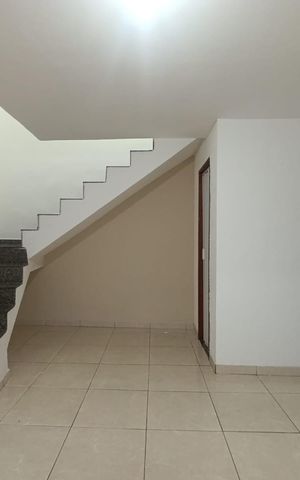 Casa para alugar com 90m², 2 quartos e 1 vaga Casa para alugar com 90m², 2 quartos e 1 vagaSala