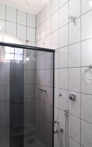 Casa para alugar com 200m², 4 quartos e 2 vagasBanheiro Social