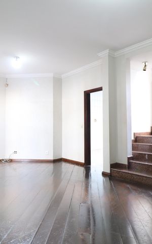 Casa para alugar com 200m², 4 quartos e 2 vagasSala