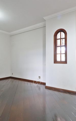Casa para alugar com 200m², 4 quartos e 2 vagasSala