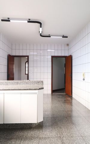 Casa para alugar com 200m², 4 quartos e 2 vagasCozinha