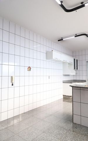 Casa para alugar com 200m², 4 quartos e 2 vagasCozinha