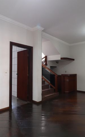 Casa para alugar com 200m², 4 quartos e 2 vagasSala