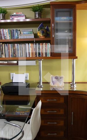 Apartamento à venda com 200m², 3 quartos e 1 vaga Apartamento à venda com 200m², 3 quartos e 1 vagaEscritório