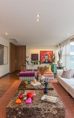 Apartamento à venda com 235m², 3 quartos e 2 vagas Apartamento à venda com 235m², 3 quartos e 2 vagasSala