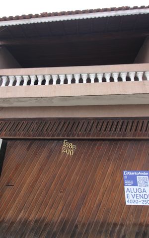 Casa à venda com 250m², 4 quartos e 2 vagasFachada