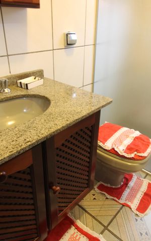 Casa à venda com 250m², 4 quartos e 2 vagasBanheiro social