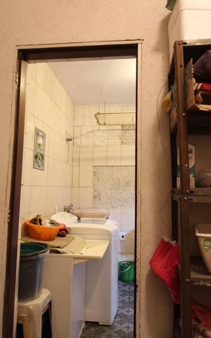 Casa à venda com 250m², 4 quartos e 2 vagasQuarto área de serviço