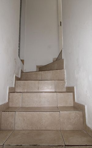 Casa para alugar com 50m², 1 quarto e 1 vagaEscada