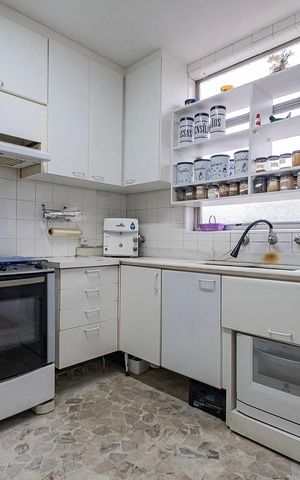 Apartamento à venda com 160m², 3 quartos e 2 vagas Apartamento à venda com 160m², 3 quartos e 2 vagasCozinha