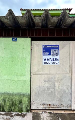 Casa à venda com 125m², 3 quartos e 1 vaga Casa à venda com 125m², 3 quartos e 1 vagaPlaca instalada na fachada do imóvel